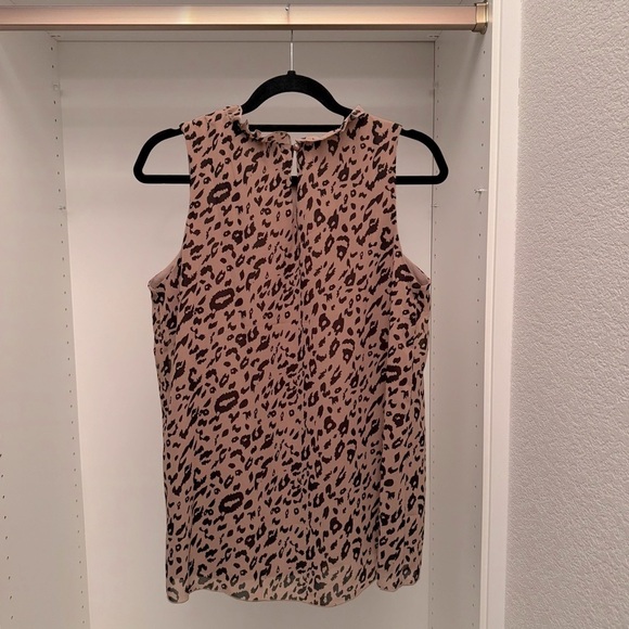 Leopard Print Sleeveless Blouse - Picture 2 of 3